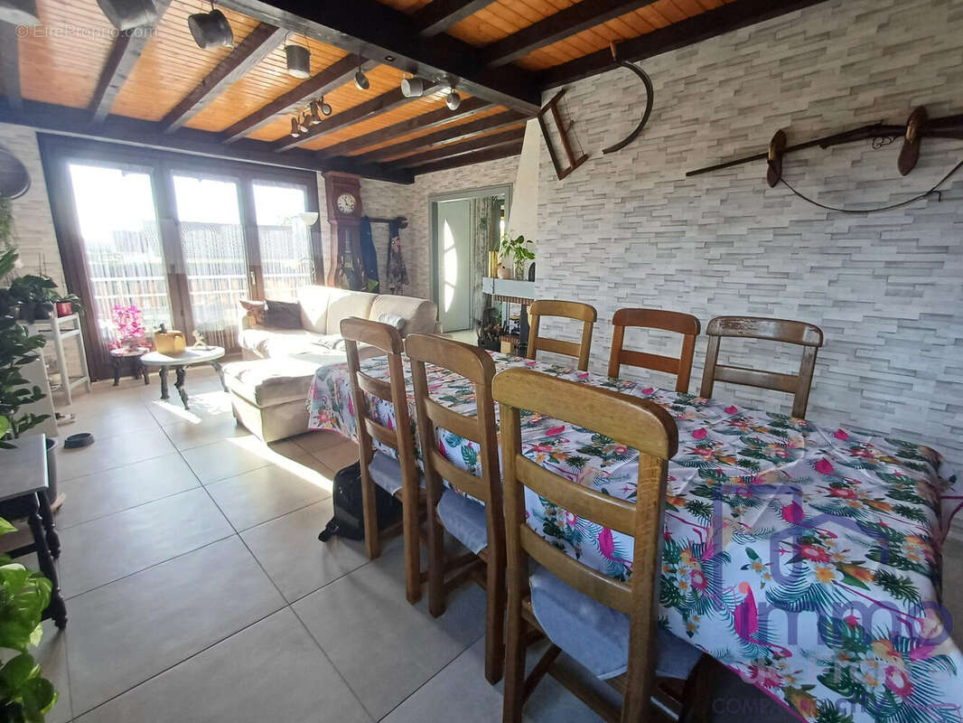 Maison à VEAUCHETTE