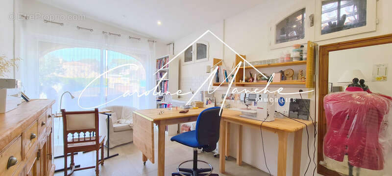 Maison à SAINT-MITRE-LES-REMPARTS