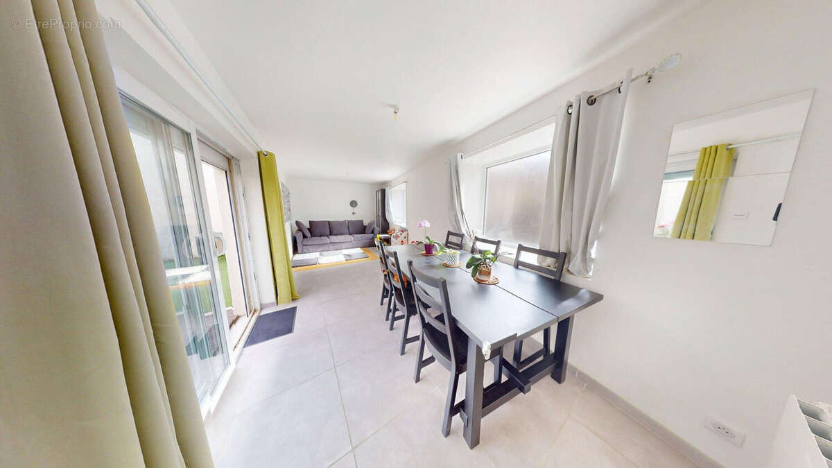 Maison à CHAZELLES-SUR-LYON