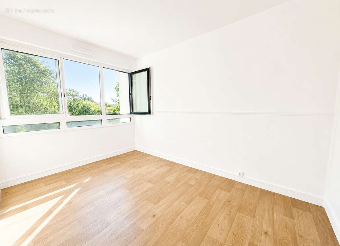 Appartement à VERRIERES-LE-BUISSON