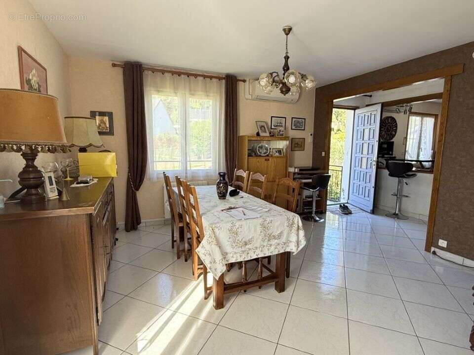 Maison à MONTSAUCHE-LES-SETTONS