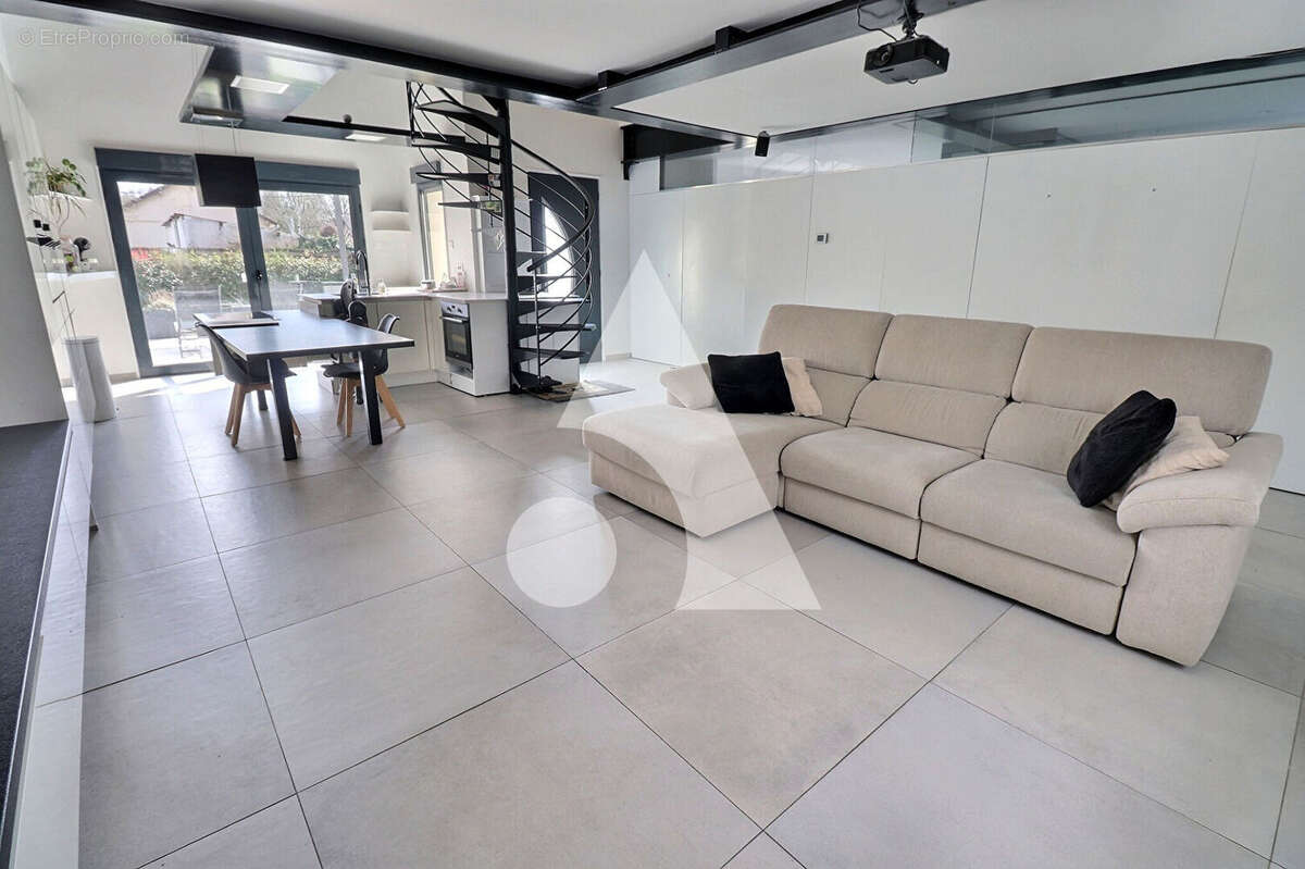 Maison à AUVERS-SUR-OISE