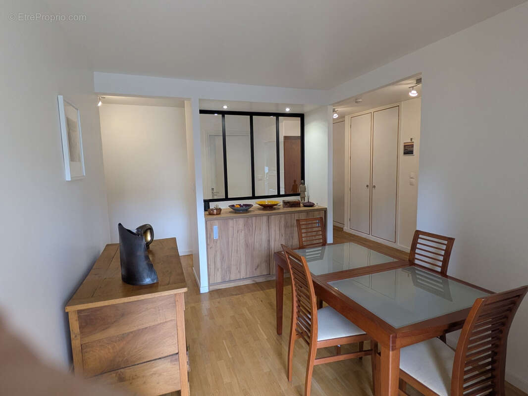 Appartement à CHARENTON-LE-PONT