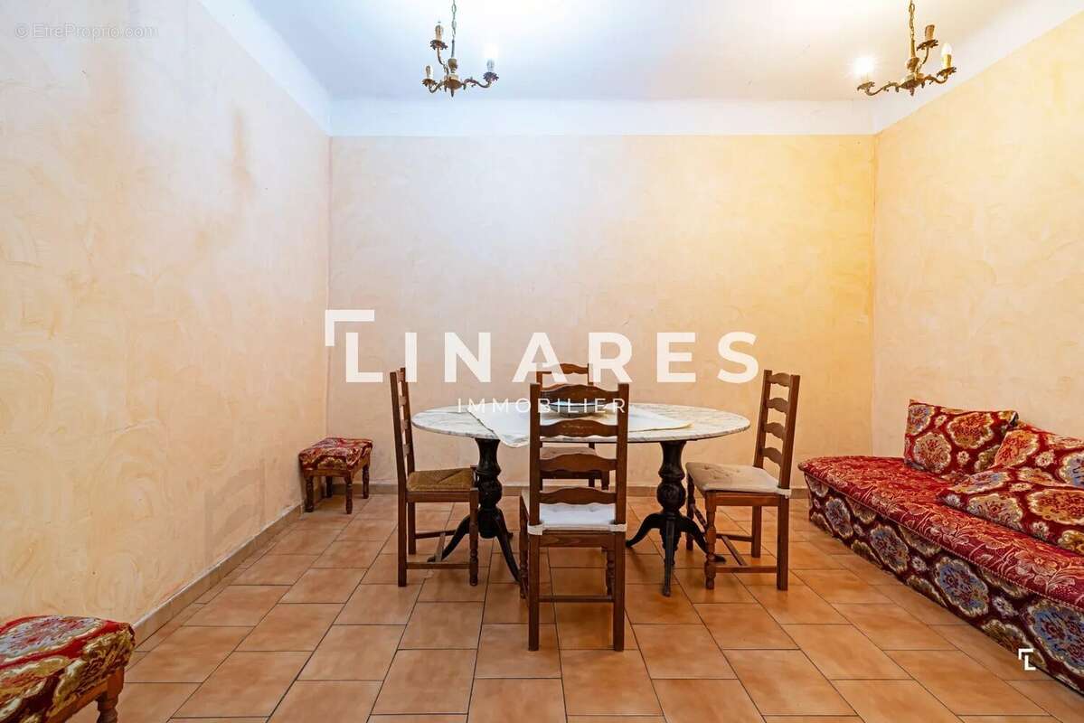 Appartement à MARSEILLE-1E