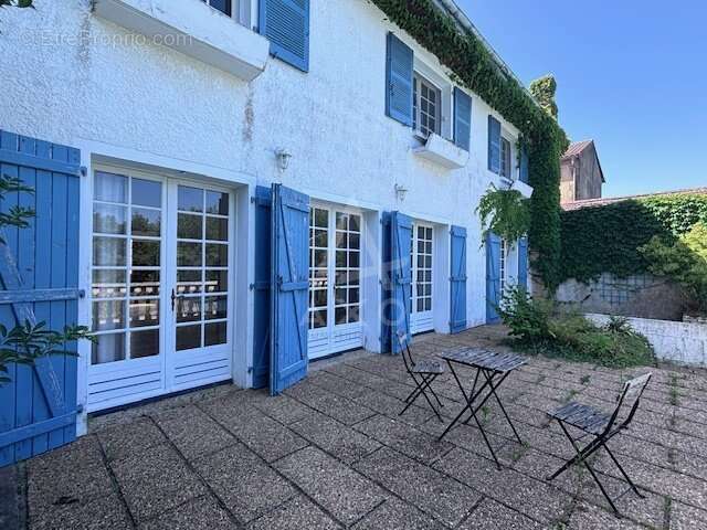 Propriété de caracttère du XIXème siécle - 265 m² avec piscine sur terrain de 1320 m² - photo 8