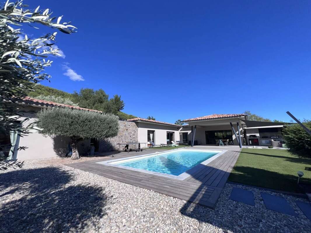 Maison à SOLLIES-TOUCAS