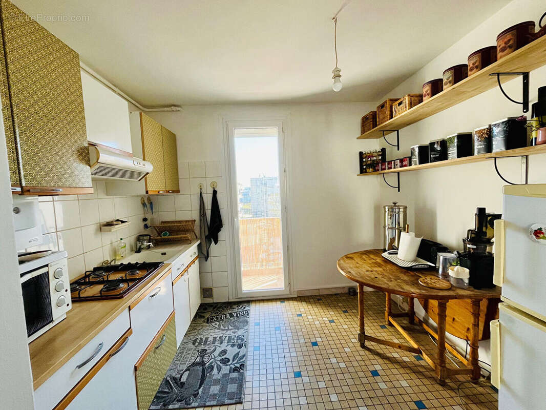 Trois cocus appartement t4 avec balcons - photo 2