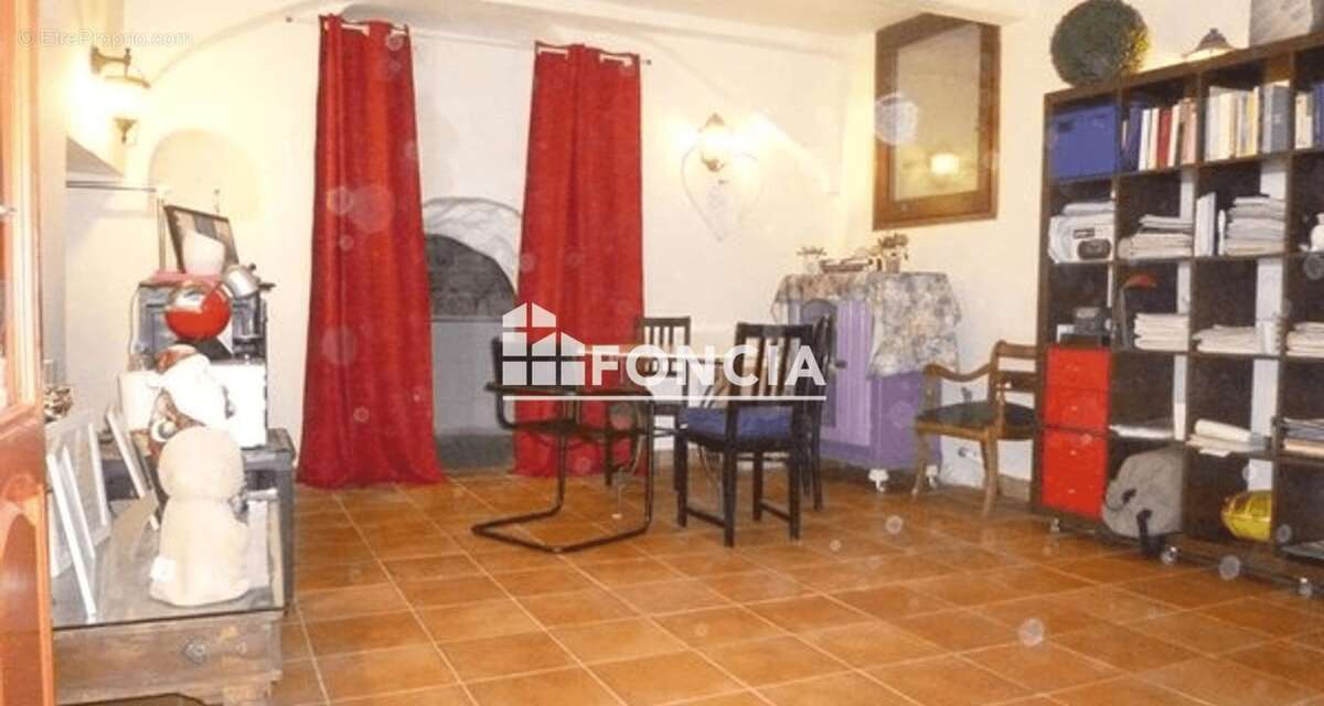 Appartement à PUGET-THENIERS
