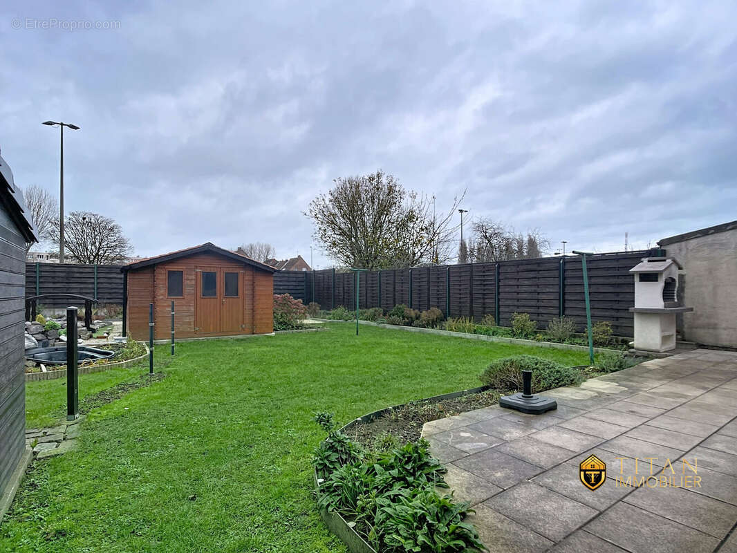 Maison semi-individuelle en semi plain-pied, 4 chambres, jardin, garage. Titan immobilier - Maison à COUDEKERQUE-BRANCHE