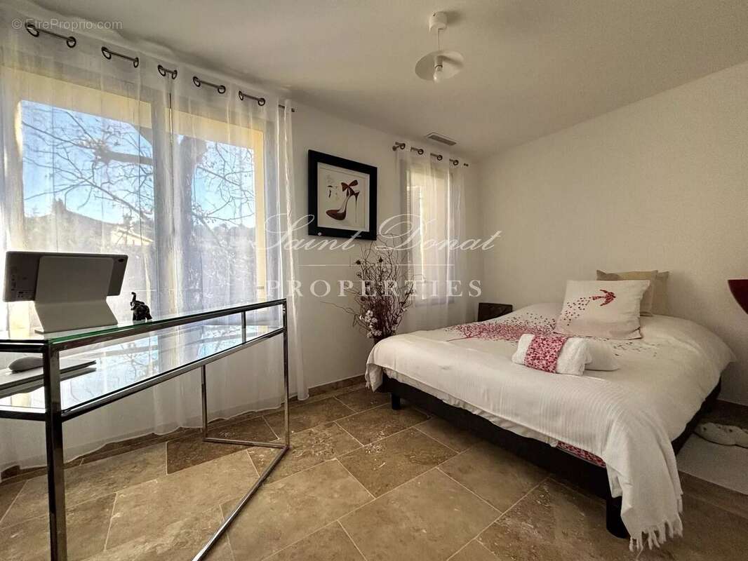 Appartement à MOUGINS