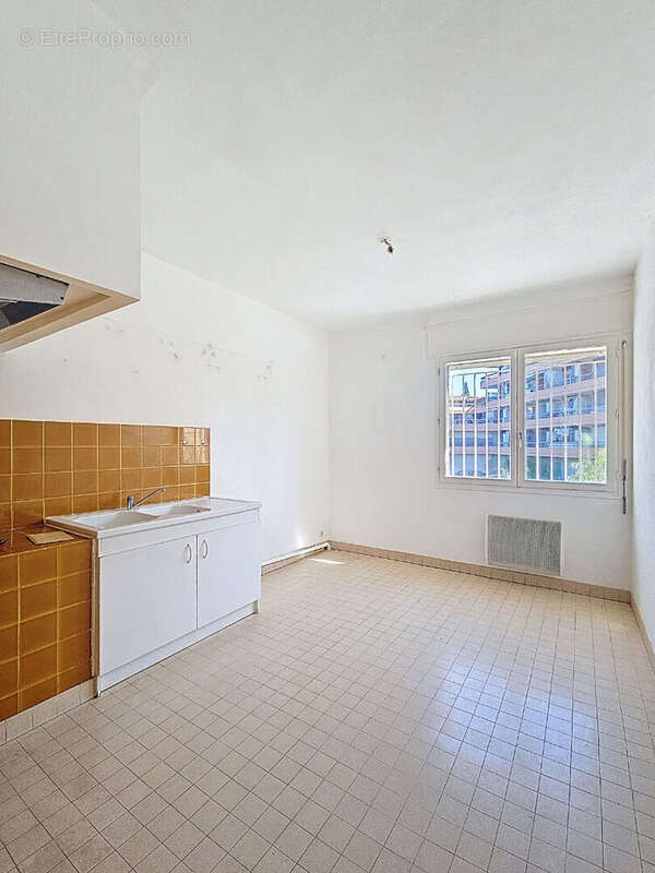 Maison NÎmes 10 pièce(s) 188 m2 - photo 4