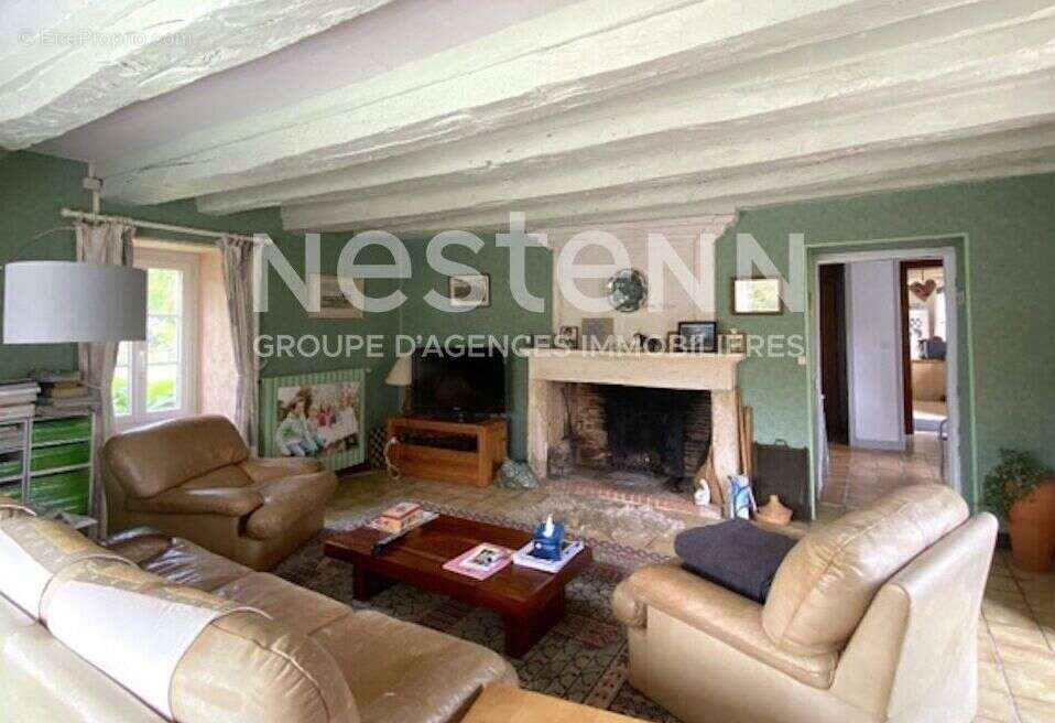 Maison à LA ROCHEBEAUCOURT-ET-ARGENTINE