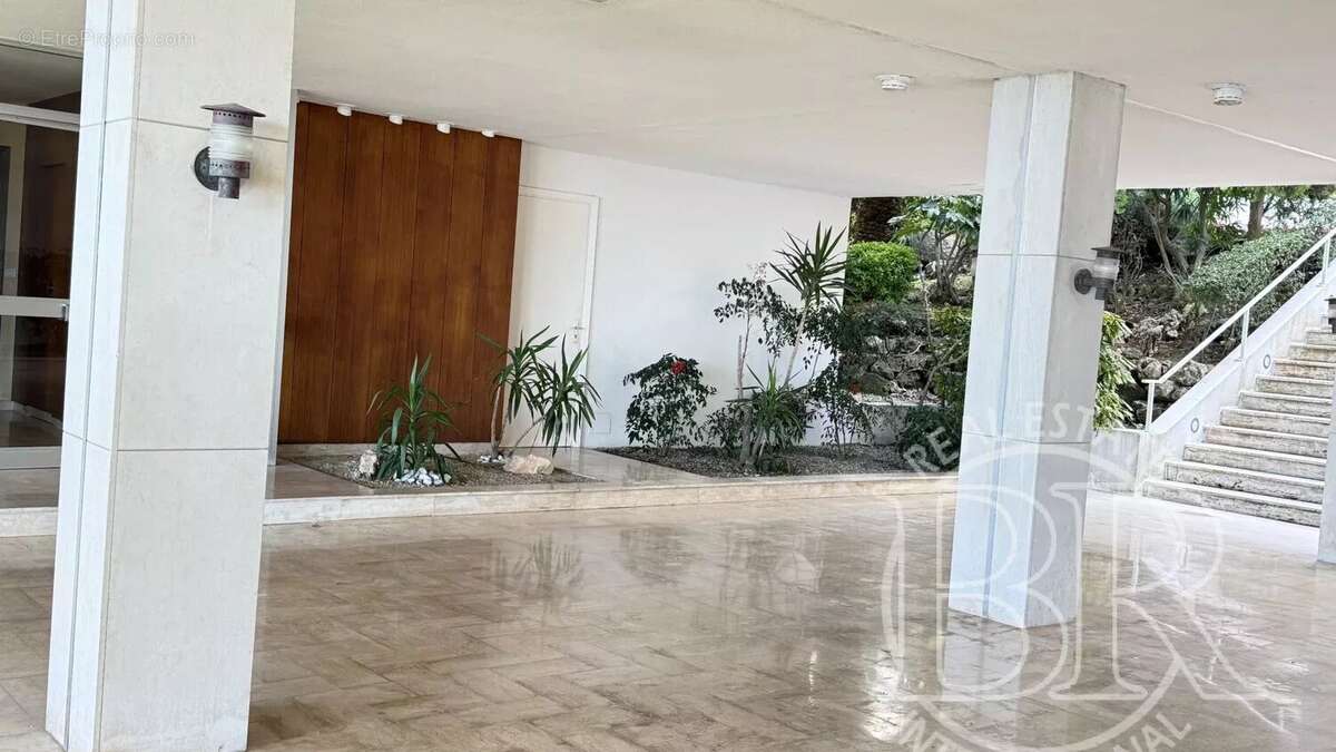 Appartement à VALLAURIS