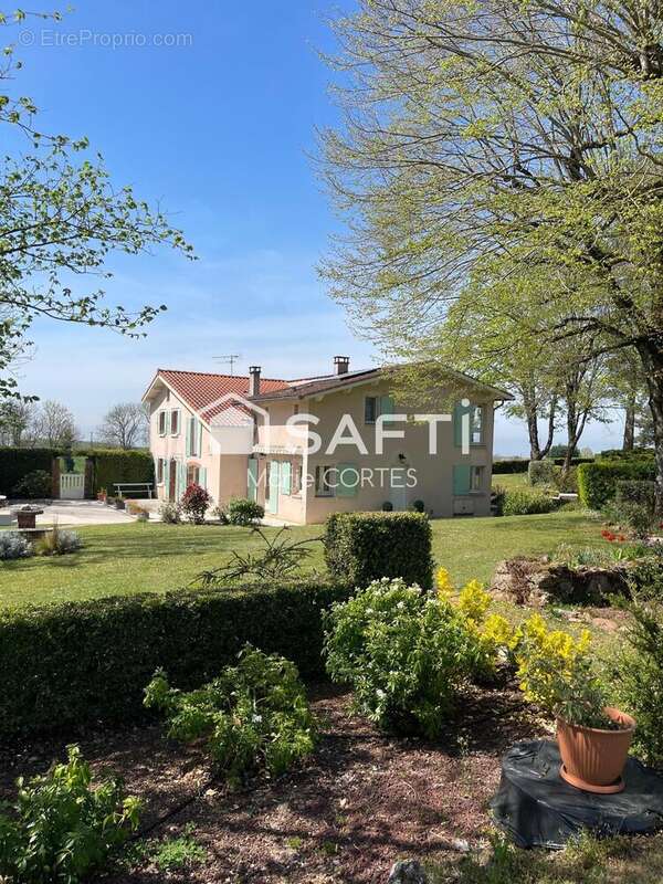 Maison 203 m² à Terre-Clapier  - photo 2
