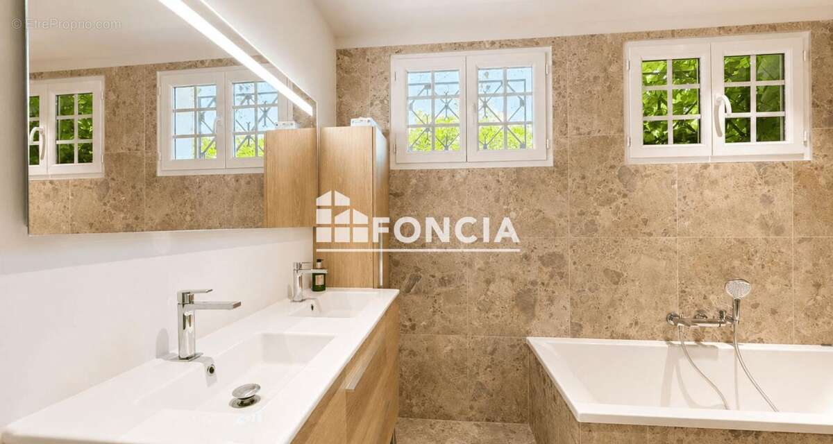 Maison à LIMAS
