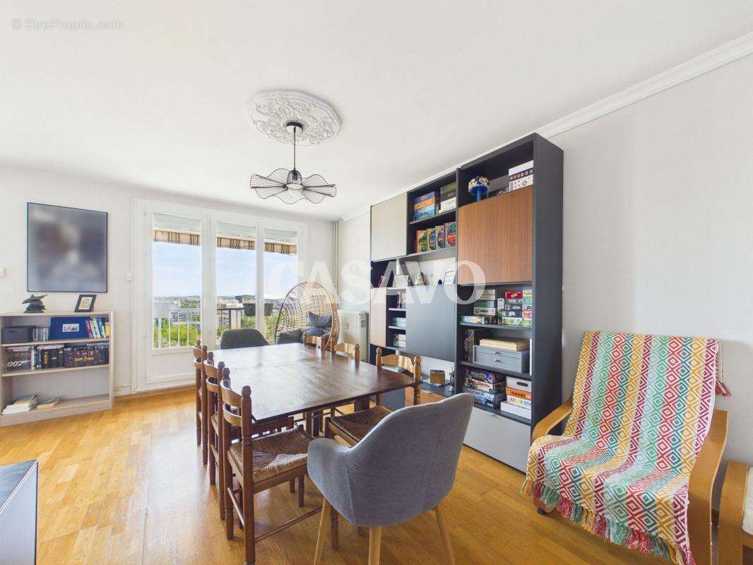 Appartement à DECINES-CHARPIEU