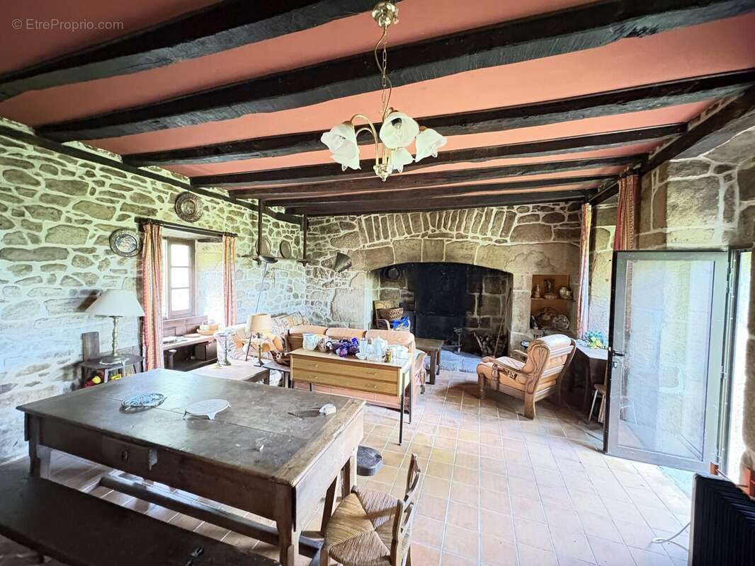 Maison à SAINT-JULIEN-AUX-BOIS