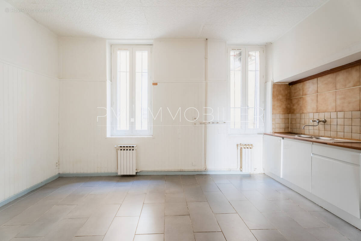 Appartement à MARSEILLE-4E