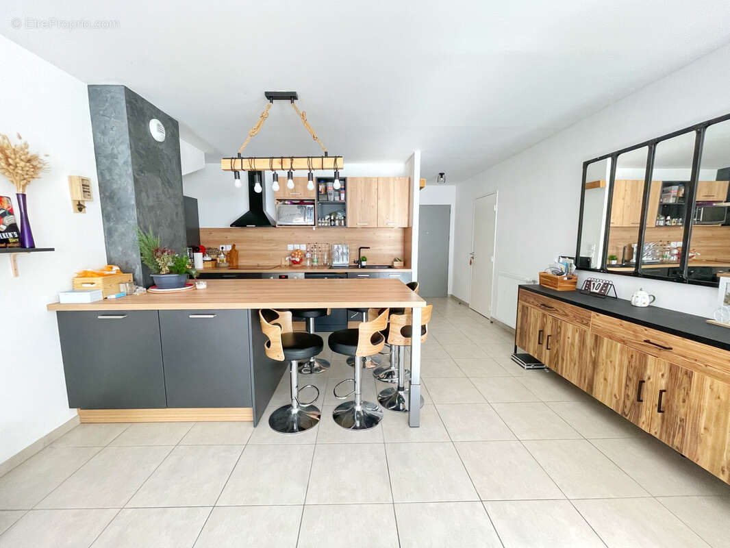 Maison à SEREZIN-DU-RHONE