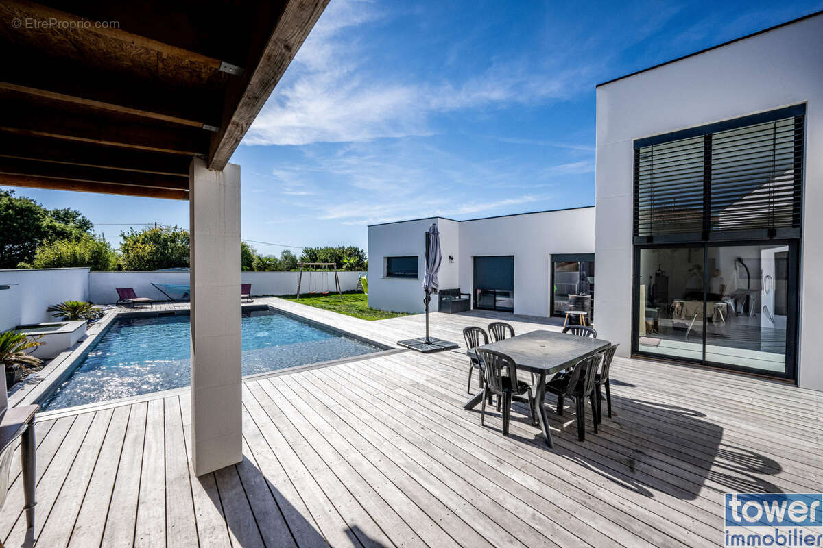 Maison à CARBONNE