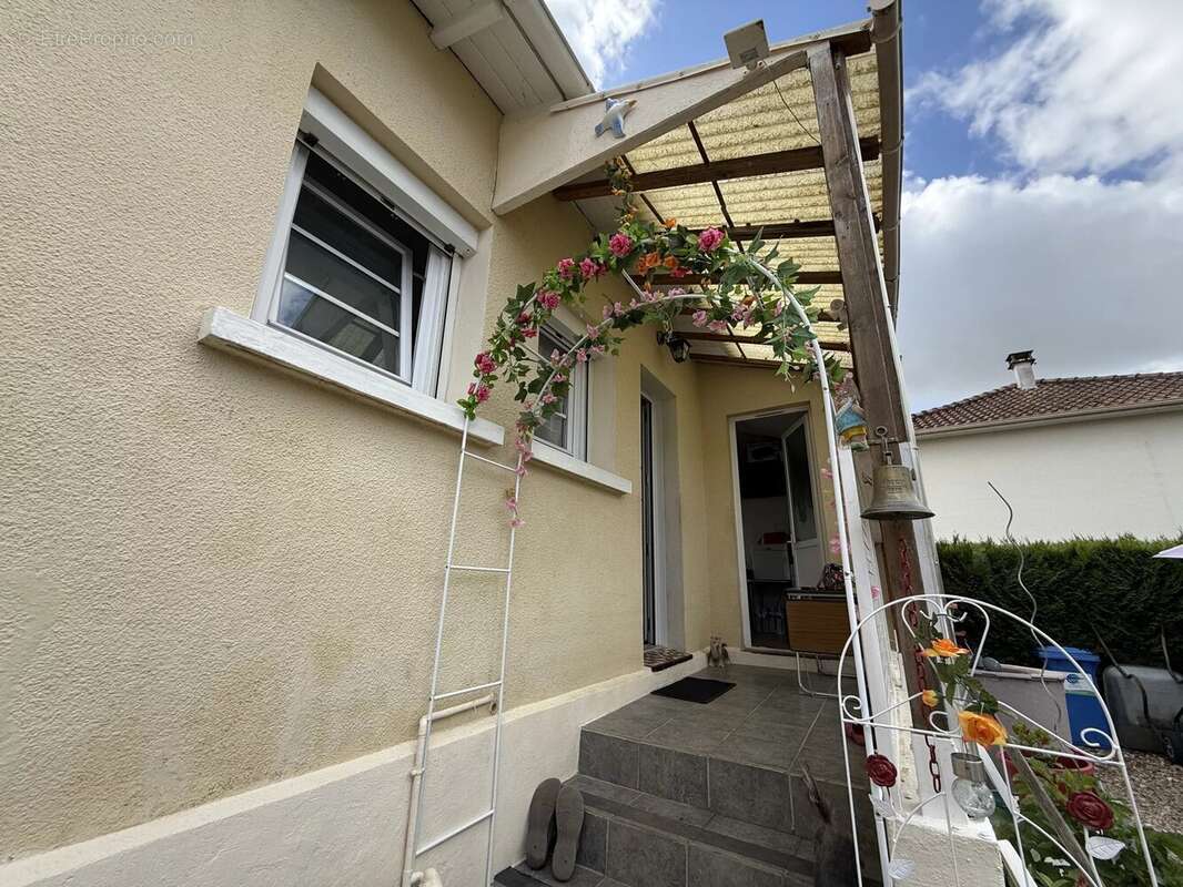 Maison à SAINTES