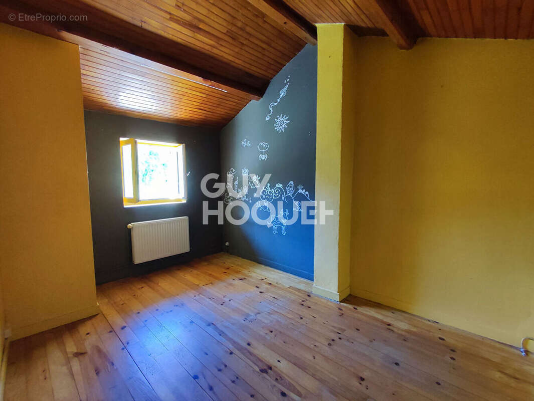 Maison à MORNAND-EN-FOREZ