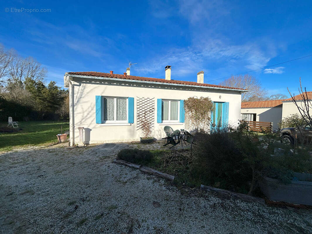 Maison à CORME-ECLUSE