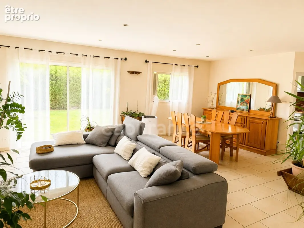 Maison de plain-pied 160 m² – 4 chambres, bureau, terrain arboré de 2 500 m² - photo 11