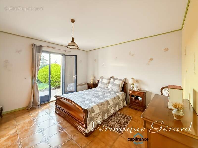Maison de 134 m² de plain-pied, en pierre, sur plus de 5880 m² - photo 19