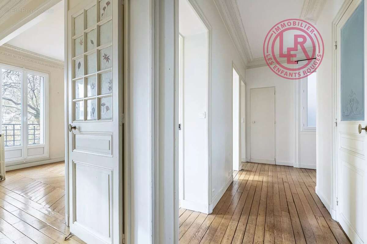 Appartement à PARIS-14E