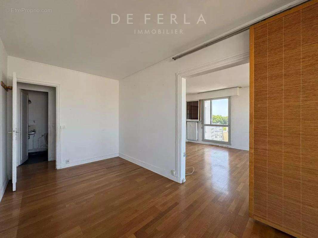 Appartement à PARIS-14E