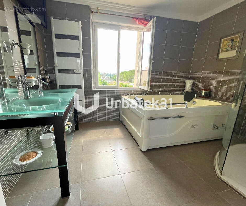 Maison - 5 pièces - 210 m² - photo 11