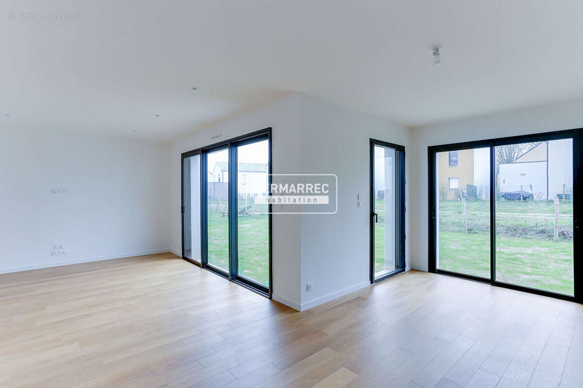 Maison à LA CHAPELLE-DES-FOUGERETZ