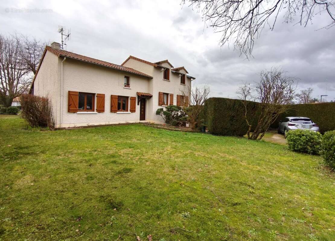 Maison à FONTAINE-LE-COMTE