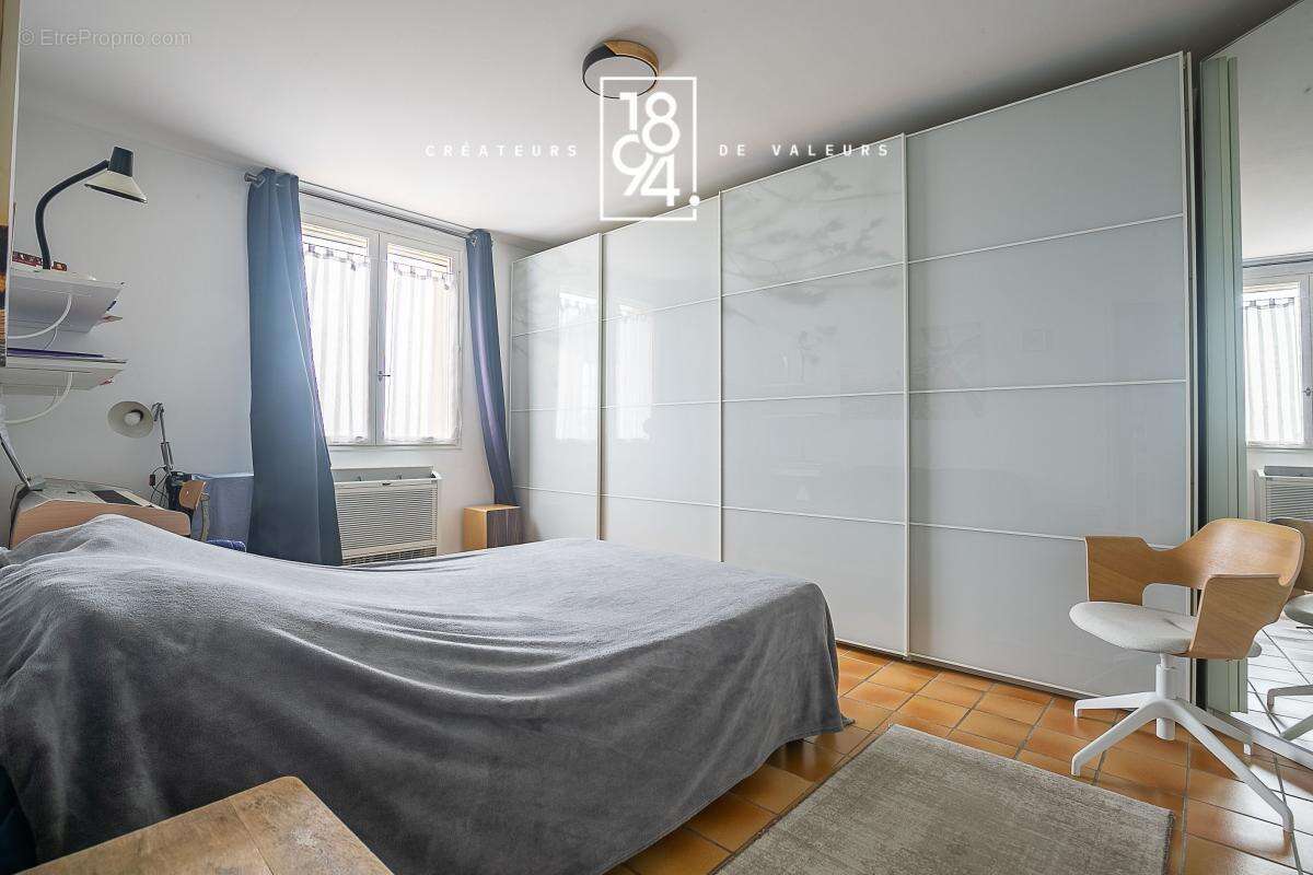 Maison 7 pièces à vendre La Fare les Oliviers (13580)  167m2  Jardin  Piscine - photo 12