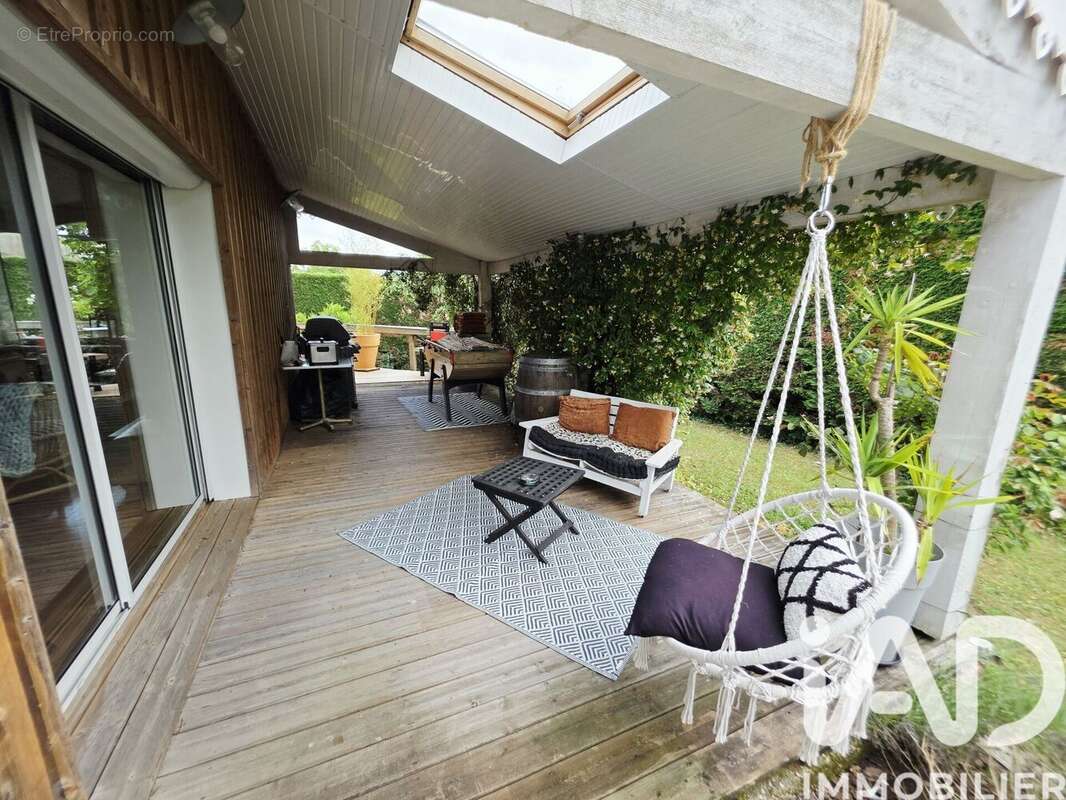 Maison 220 m² à Carbon-Blanc  - photo 9