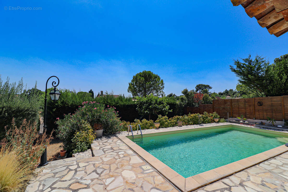 Flayosc exclusivite villa 136m2 3 chambres sur terrain 900m2 avec piscine - photo 7