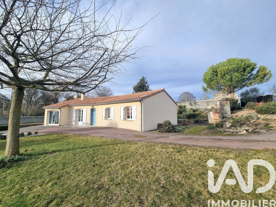 Photo 1 - Maison à LE PUY-NOTRE-DAME