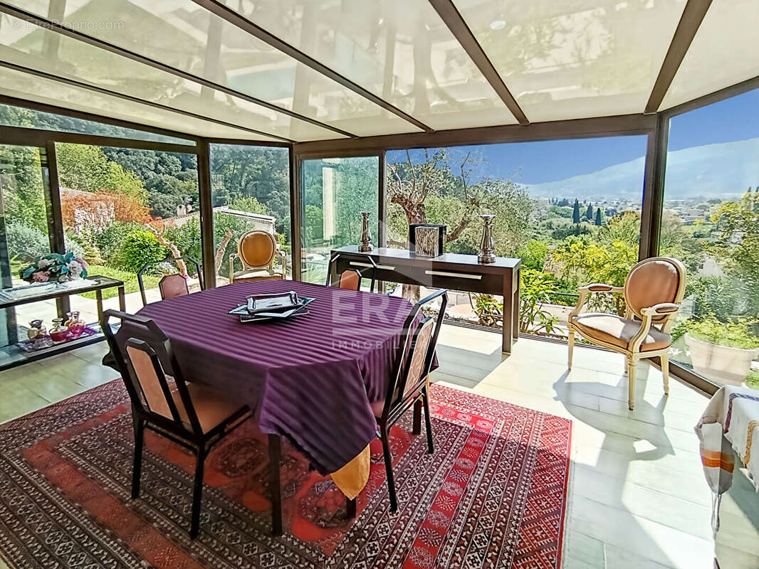 Maison à LA ROQUETTE-SUR-SIAGNE