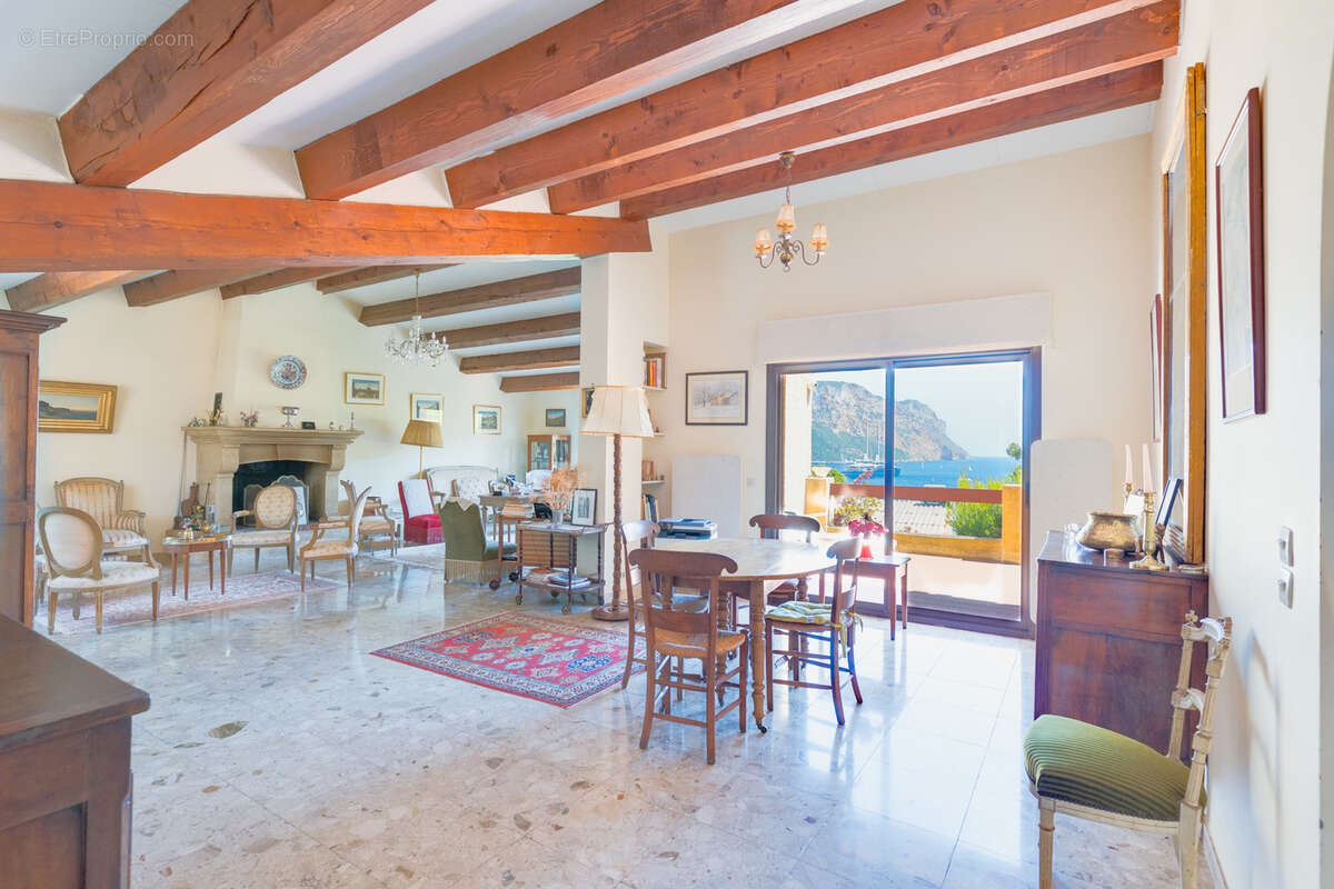 Cassis - Vente maison T5 avec garage & vue mer - photo 2