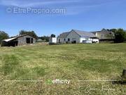 Terrain à SAINT-JEAN-SUR-COUESNON