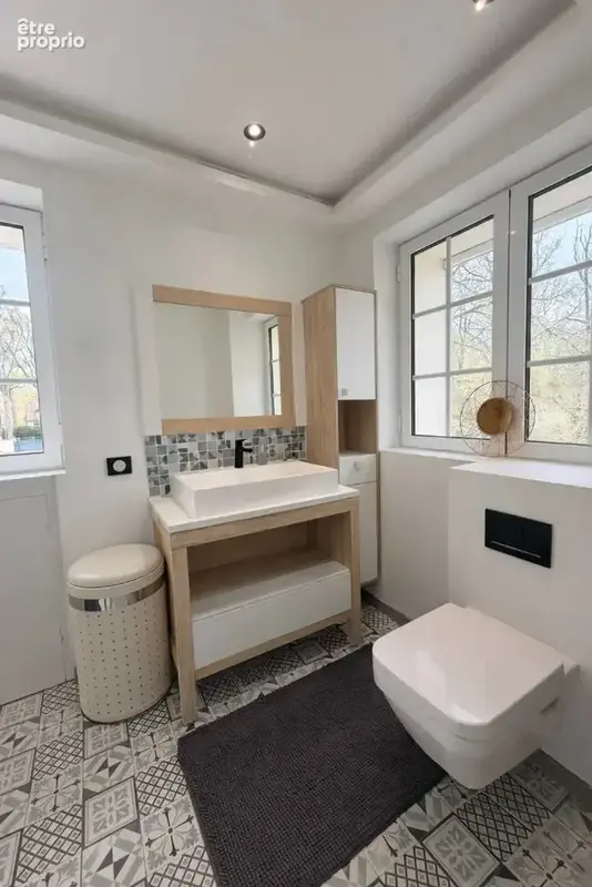 Maison de 220 m2 avec 6 pièces -2 dépendances et une piscine. - photo 10