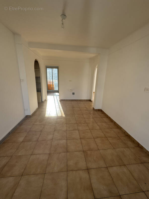 Appartement à MARSEILLE-4E