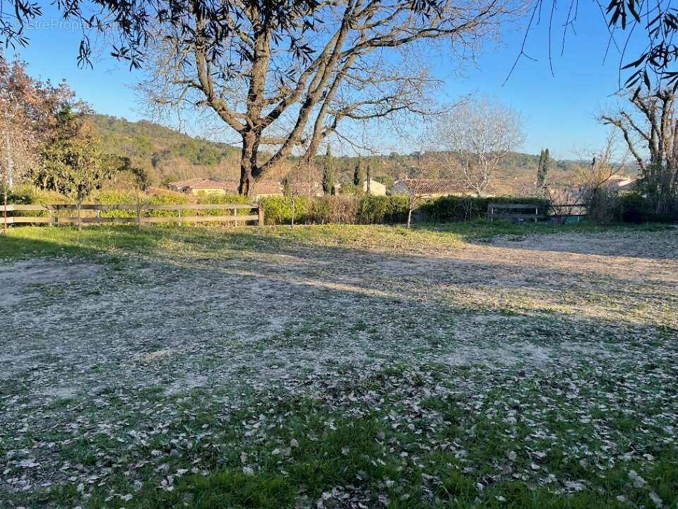 Terrain à MONTAUROUX
