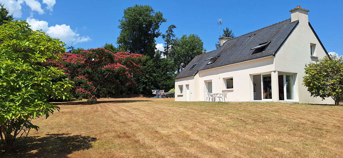 Fouesnant, Jolie maison de 4 chambres, sur un beau terrain arboré de 2000 m² ! - photo 2