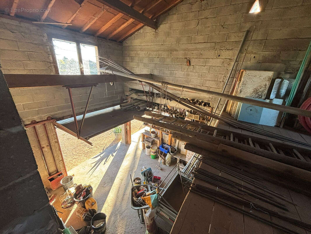 Parking à SAINT-JEAN-SUR-VEYLE