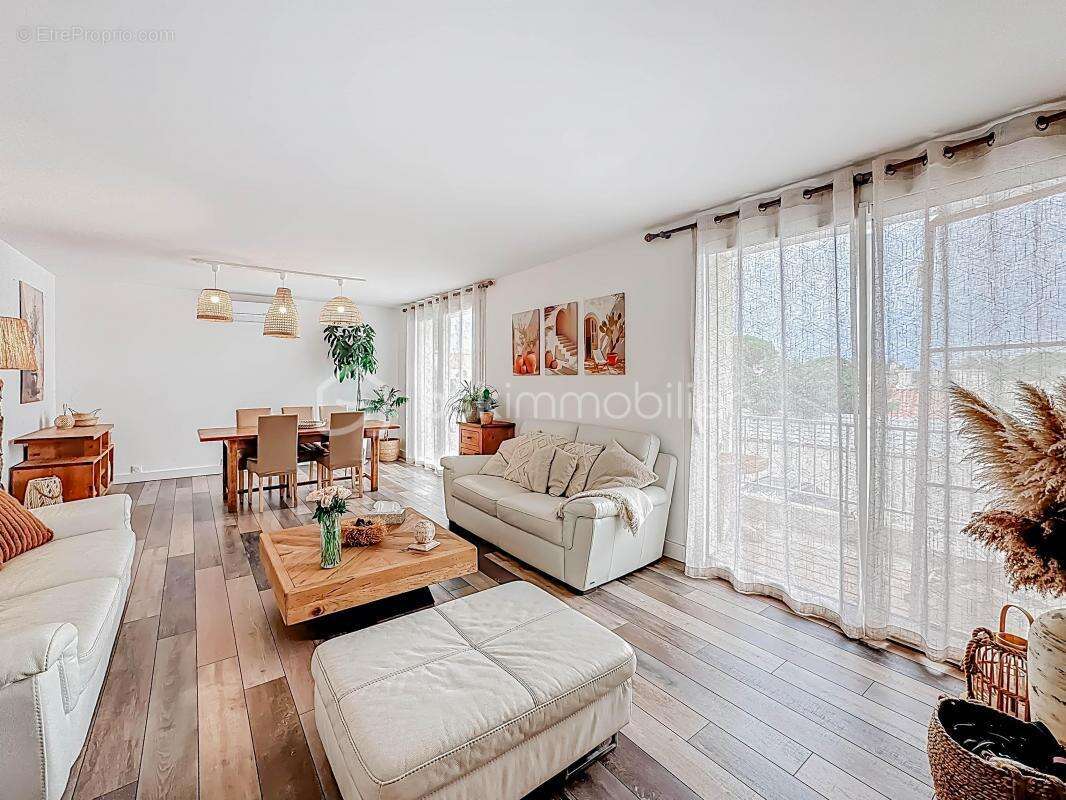 *** Magnifique Appartement T4 de 82m2 avec 3 terrasses et parking à PALAVAS *** - photo 2