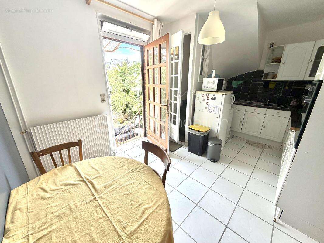 Sotteville-lès-Rouen 76300 - Place Voltaire - Maison 5 pièces, beau jardin et cave ! - photo 5
