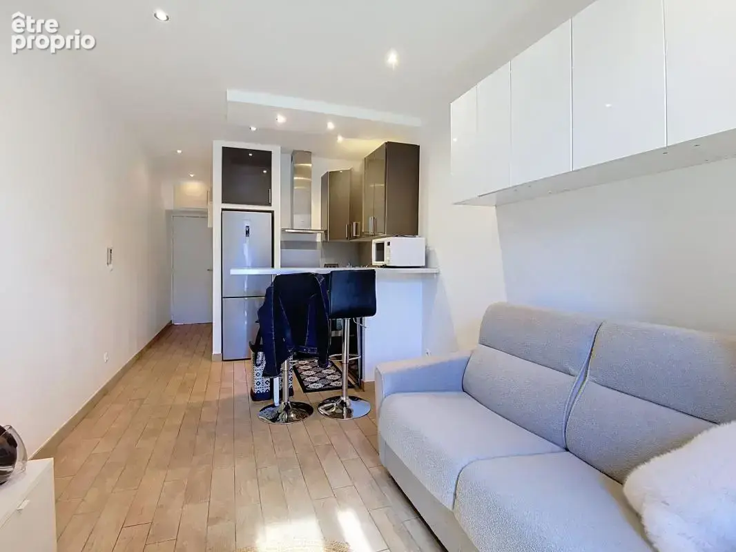 Toulon Le port (83000) Studio 25m² refait a neuf avec balcon - photo 2