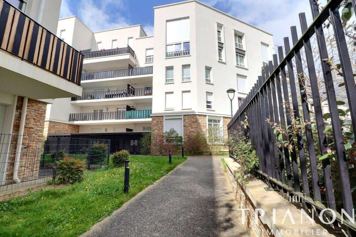 Studio avec vaste séjour de plus de 28 m² et belle terrasse de 16.30 m² - photo 9